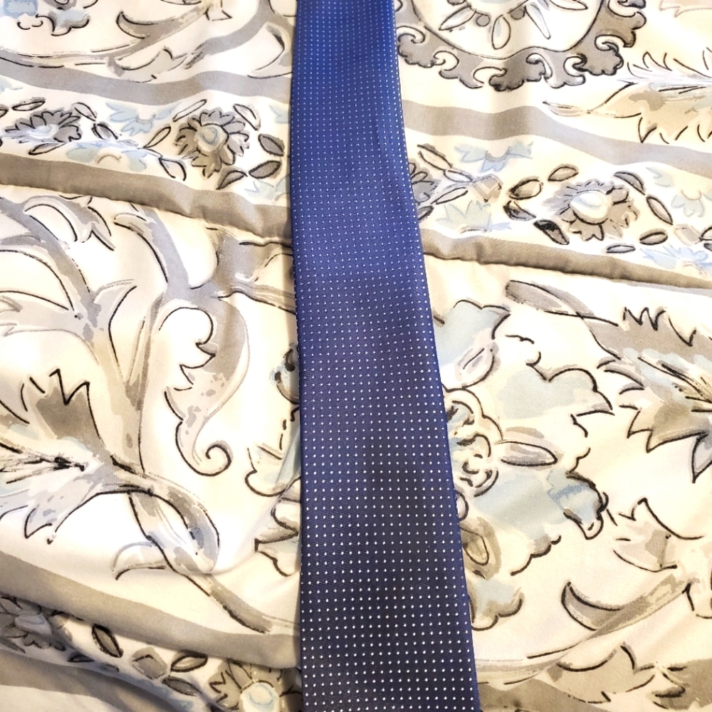 Kenneth Cole blue tie